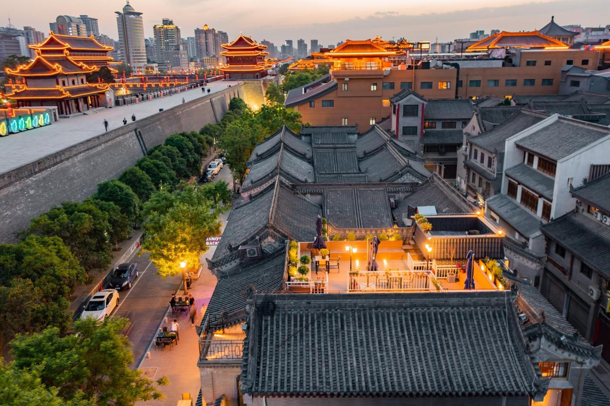 Joke Inn Xian Bagian luar foto