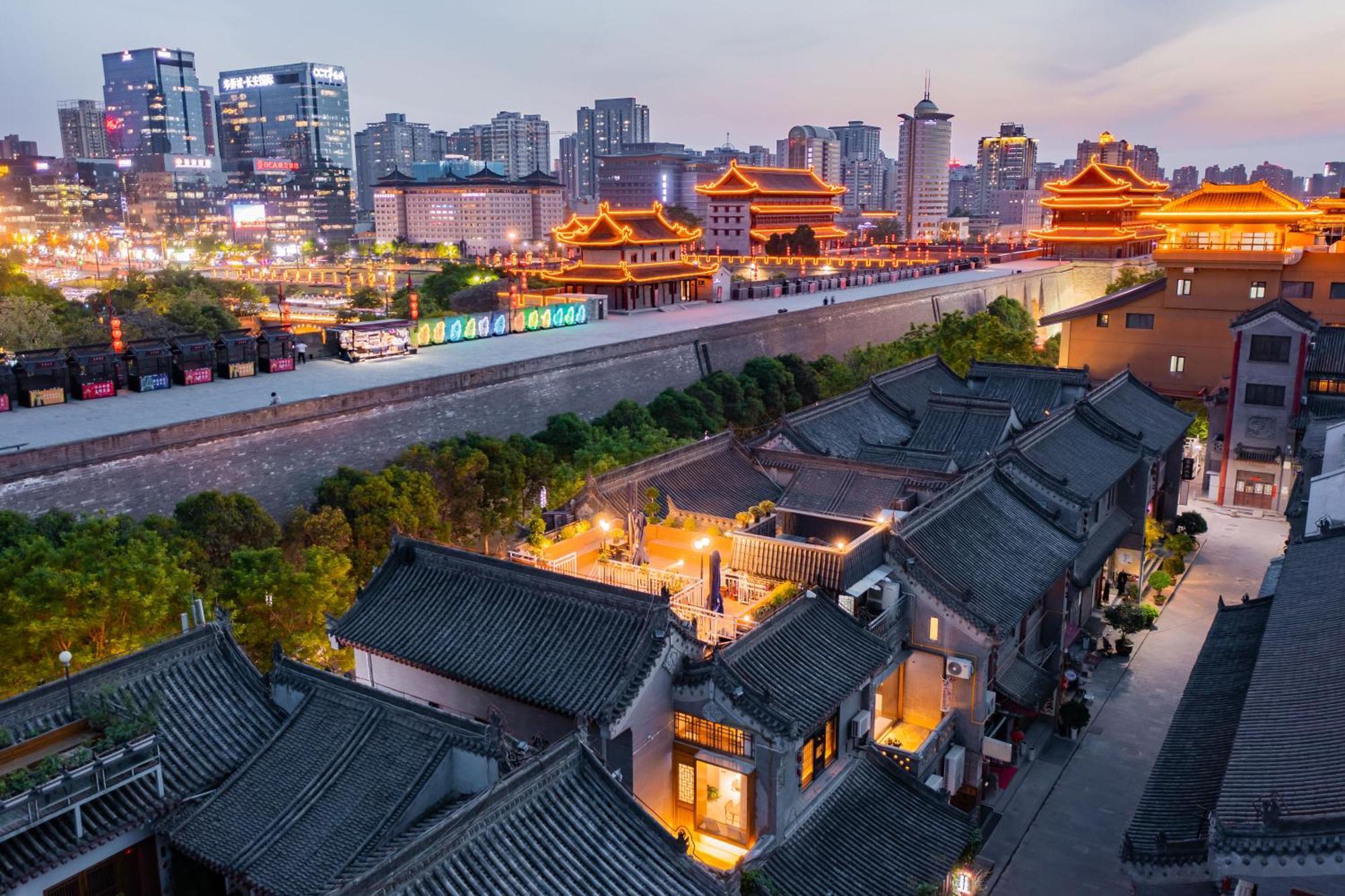 Joke Inn Xian Bagian luar foto